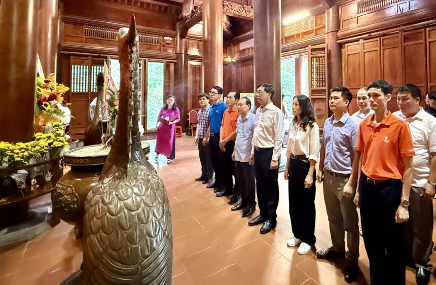 Kỷ niệm 135 năm Ngày sinh Chủ tịch Hồ Chí Minh (19/5/1890-19/5/2025): Đoàn công tác Petrovietnam/PVEP dâng hương tưởng niệm Chủ tịch Hồ Chí Minh