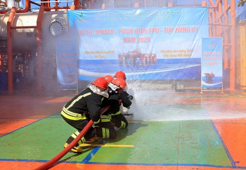 PVEP-POC tổ chức Hội thi An toàn vệ sinh lao động - Phòng chống cháy nổ trên giàn FPU-Đại Hùng 01