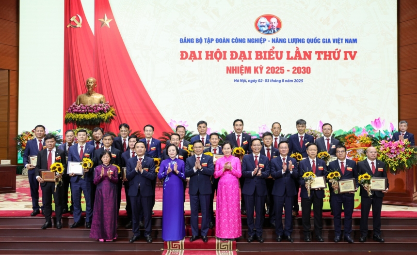 Đại hội Đại biểu Đảng bộ Petrovietnam lần thứ IV, nhiệm kỳ 2025-2030 Vinh danh các tập thể, công trình, sản phẩm tiêu biểu của Đảng bộ Petrovietnam