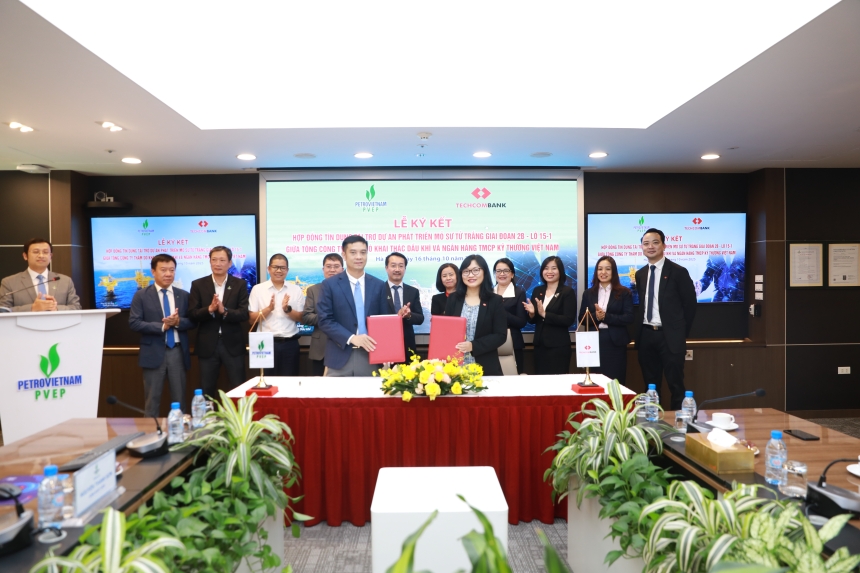 PVEP VÀ TECHCOMBANK KÝ KẾT HỢP ĐỒNG TÍN DỤNG CHO DỰ ÁN PHÁT TRIỂN MỎ SƯ TỬ TRẮNG GIAI ĐOẠN 2B - LÔ 15.1